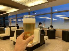 ANAラウンジでビールプハァ♪