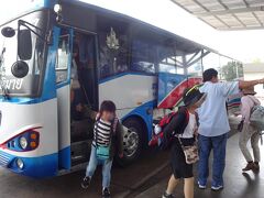 　ここコラートのターミナルは何度も来たことがあるが、大都会は敷居が高く、いつも通過点として立ち寄るのみ。
　今回が初めてのコラート滞在となる。
　市内を巡回するソンテオでホテルまで行く予定だったが、