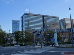 高層ビルが立ち並ぶ界隈でひときわ目立つ、米沢藩上杉家江戸藩邸跡、法務省旧館赤レンガが映える。
