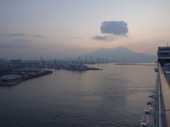 10/28 は終日航海。
10/29 Naples 寄港。ヴェスビオ山を見ながら入港。