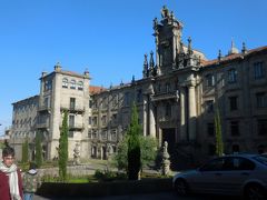 　大聖堂の北東にあたるセルヴァンテス広場。広場に立つのはサン・マルティーニョ・ピナリオ修道院。