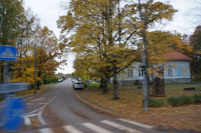 成田から10時間の飛行機、2時間のフェリー、その翌日約3時間ほどのタリン観光の後、約6時間かけてバスで約1,500Km先のラトヴィアのリガへ。<br />老人にはちょっと堪えます<br />