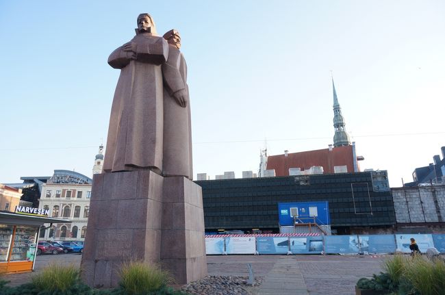 ラトビアンライフル部隊像 <br />ラトビアが旧ソ連に支配されていた当時にレーニンの護衛についていたライフル部隊のモチーフ。<br />現在ではラトビアが共産主義であった当時の記憶として、あるいは第一次世界大戦で戦った勇敢なラトビア人へ栄光を讃える等、様々な意味を持っているモニュメント。