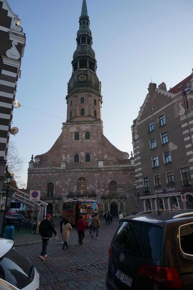 聖ペテロ教会<br />18世紀に木造から現在の石造りに改築<br />塔は約123ｍ