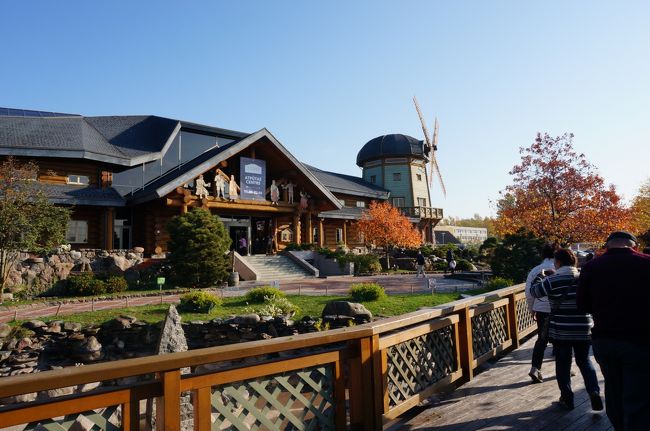 午後はバウスカへ<br />途中昼食　なかなか雰囲気あるレストラン