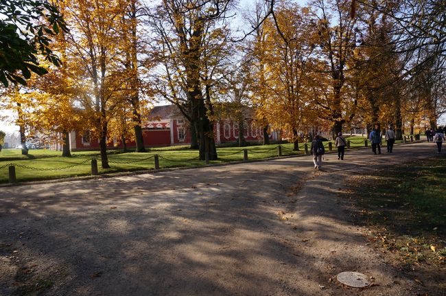 バウスカ<br />ラトビア南部ゼムガレ地方、ムーサ川とメーメレ川が出会う半島に位置する街<br />15世紀半ば、リヴォニア騎士団が川を望む丘に強大な城を建てた。<br />その近郊に「ロココとバロックの真珠」と呼ばれるルンダーレ宮殿がある