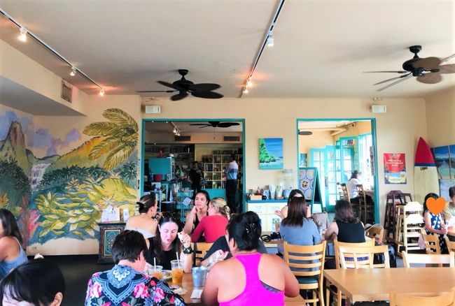 丁度お昼時で店内はほぼ満席