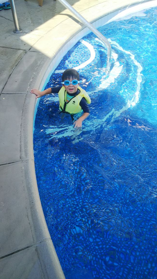 私たちが買い物に行ってる間おじいちゃんたちといっぱいプールで遊んで楽しそうでした♪