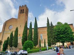 サン ドメニコ教会
San Domenico
13世紀のゴシック様式の教会で、ドメニコ会の創始者、聖ドメニコ・グツマンが建てたものだそうです。