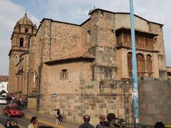 サント ドミンゴ教会。

ここは、インカの時代は
コリカンチャ、 太陽の神殿だったんだって。