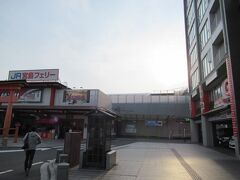 朝８時、宮島口桟橋到着！
今、キレイなターミナルができようとしています。