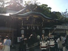 田寸津比賣命を祀る辺津宮神社に到着。
さすがゴールデンウィーク、かなりの人出です。