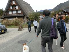 1時半（高山を出て2時間）
やっとこさ、念願の白川郷、白川村入りです。