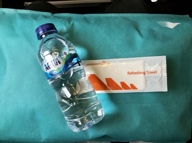 搭乗してすぐ水が配られました。