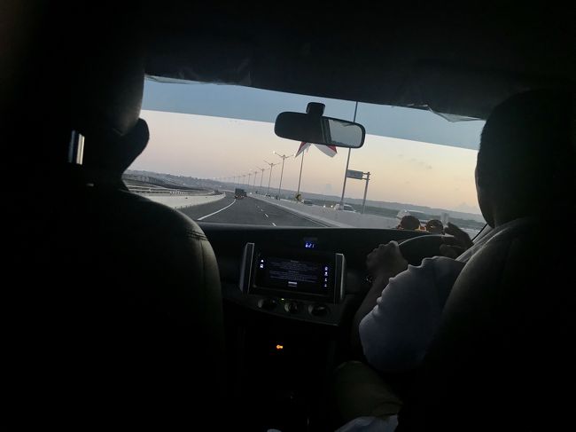 空港から海上高速道路を通ってヌサドゥアへ向かいます。