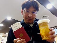 まずはお決まりの出国の儀Part２

搭乗前のビール～