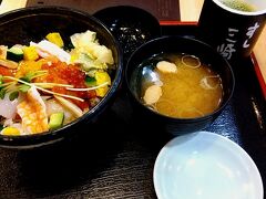 まずはお決まりの出国の儀Part1

コレを食べたら帰国まで日本食おあずけ！