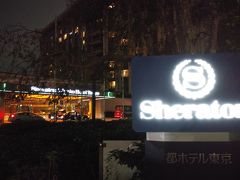 子どもたちを預けてから車でやってきました。時刻は18時過ぎ。チェックインは19時なので、先に車を駐車場へ置かせてもらい夕食へ出かけます。