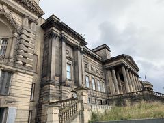 World Museum Liverpoolです。
入り口はこの写真の左側らへんです。

こちらも入館料は無料で、日本語のパンフレットもありました。