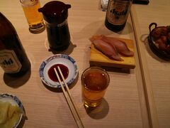 函太郎で朝食

空港価格につき、メニューの中では、ビールが６００円で一番安い。