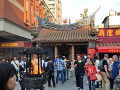 　次は迪化街を訪れます。
　台北霞海城隍廟