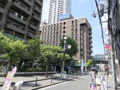 さらに西に向かうと、ドーミーイン心斎橋がありました。今回大阪のドーミーインで唯一宿泊日数が足りなくて宿泊出来なかったホテルのです。ここは人工温泉だったので、宿泊料金は安いのですがパスしました。そのほかにドーミーインの系列店で『花風の湯　御宿　野乃なんば』がありますが、お盆だからか一人の宿泊だと検索にも出てこなったです。