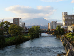 盛岡を去る前に開運橋から岩手山を眺めておきます。いつ来ても感動する景色です。