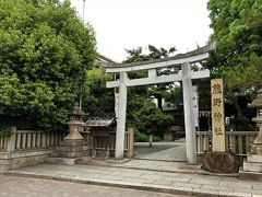 ２６＜熊野神社＞
西尾八つ橋本店から西へ５分ほどの所に「熊野神社」があります。
ここ京都には、ほかにも「熊野若王子神社」と「新熊野神社」と合計３つの熊野神社があります。