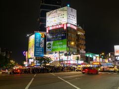 士林夜市。ものすごい人であるくのも大変でした。