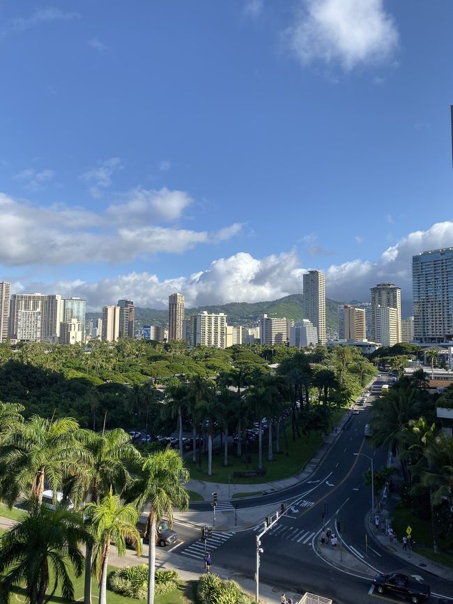 今日は土曜日。<br />スマホアラームは平日のみの設定で、鳴らず…<br />起きたのは8時半…<br />昨日寝るの遅かったからなぁ…<br />寝坊した。<br />時間無駄にしてしまった…