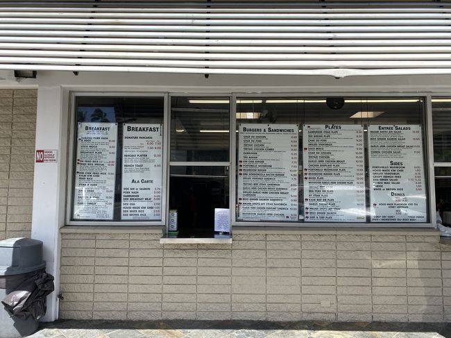 こちらではプレートランチを頼みます。<br /><br />プレートランチも有名なので、私の食べたいお店リストに入っていますが、ランチはもう決めてあるので、次回に先送り。