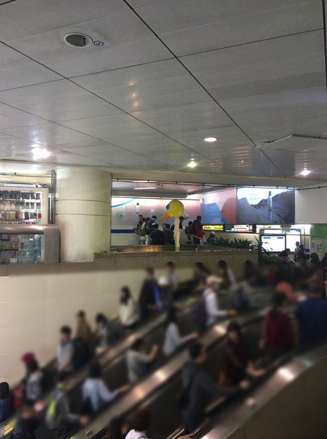 あいつを遠めに。。。<br />うーんやっぱり豆花食べたいなあ。寧夏夜市へ移動です。<br /><br />