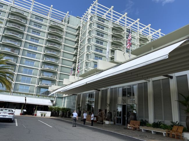 次はタクシーでカハラモールへ<br /><br />Uber呼ぼうと思ったのですが、自分のいる現在地が上手く表示出来なくて。<br />