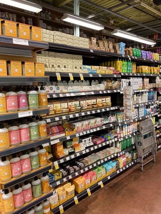 真ん中はリップ