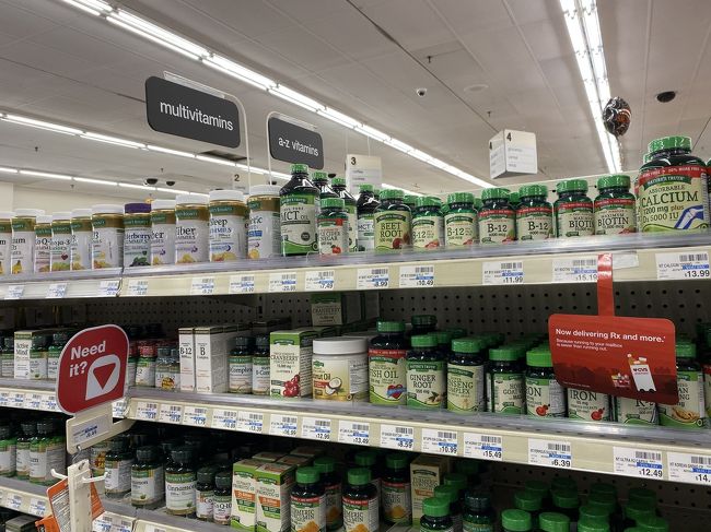 サプリもたくさん。<br /><br />そりゃ、ドラックストアだもんね。