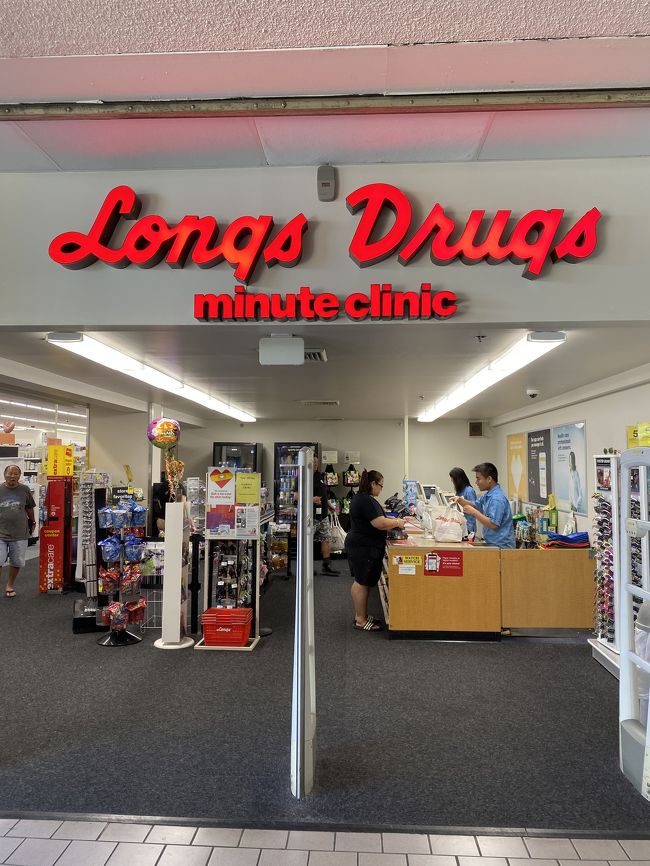 ホールフーズ出たのが14時5分。<br />トロリーの出発時間が14時。<br />5分過ぎちゃった。<br />次は14時50分<br />もうちょっと早く出れば間に合ったのに…<br /><br />時間潰しに、ロングスドラックスに寄ります。