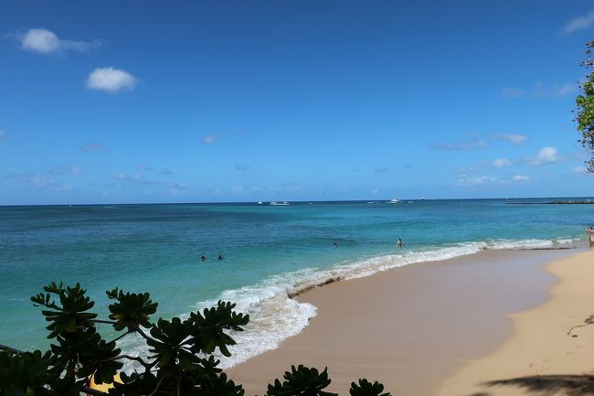 朝食レストランを抜けた先にあるビーチです。
