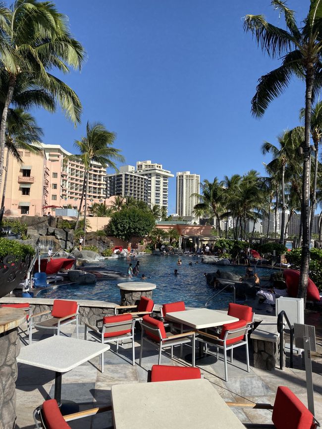 プールも見えます。<br /><br />インフィニティプールじゃない方。