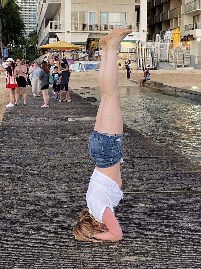 防波堤の先端から戻る時に、何故かこんな事している人が