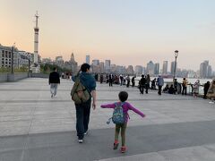 古城公園から数分で外灘に到着です。