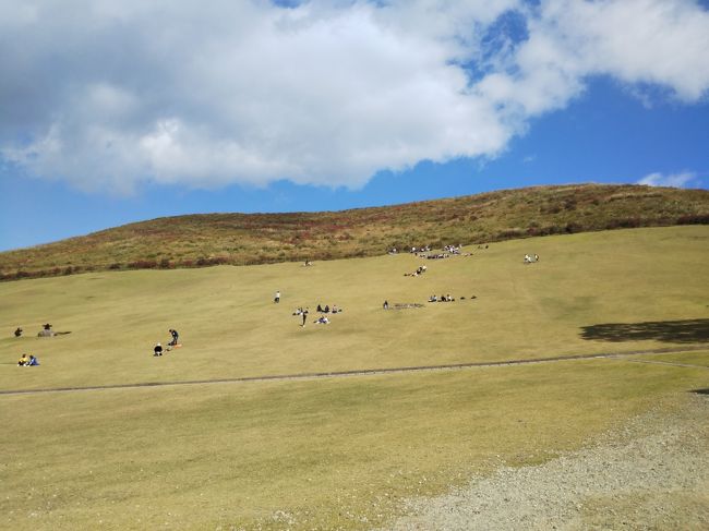 若草山の麓まで来ました。<br />これから向かって反時計回りに登っていきます。