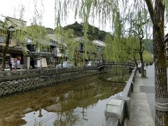 電車で城崎温泉へ。三連休なので混んでました。