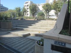 ですが､その前に､まだ時間があるので赤坂界隈をちょっとぶらぶらしてみます

10:55 まず来たのは氷川公園