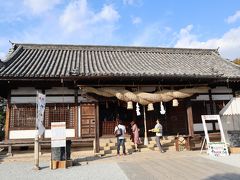 鶴形山の山頂に鎮座する創祀1700年を超える古社。 
