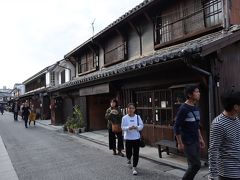 再び「本町通り」に戻って来ました。
古くは倉敷と早島を結ぶ街道だったよう。
格子戸の宿、杉玉が軒に下げられた造り酒屋…昔のままの風景がありました。