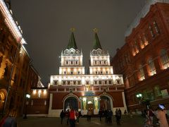 赤の広場の入口、ヴァスクレセンスキー門。
ライトアップされていて綺麗！