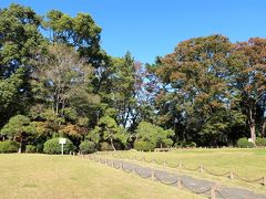 蕨城址公園（Warabi-Burgruine Park）

かつてここには蕨城があったとされています。南北朝時代に渋川氏が依拠し、大永4年（1524）頃に北条氏綱によって攻められて落城したといわれています。

------------------
Früher gab es hier eine Burg.