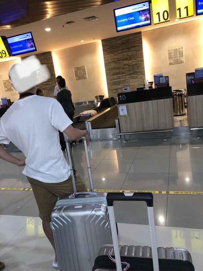 ガルーダインドネシアのカウンターは３０分くらい並びました