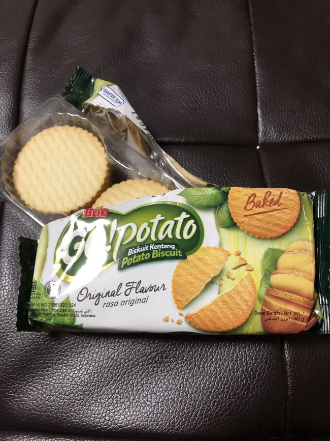 帰路のANAで配られたポテトビスケット（インドネシア製）。美味しかったので次回買いたいので覚え書き。
