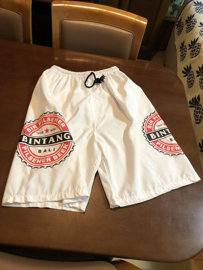 ハイパーマートにてビンタン柄のサーフパンツも購入。